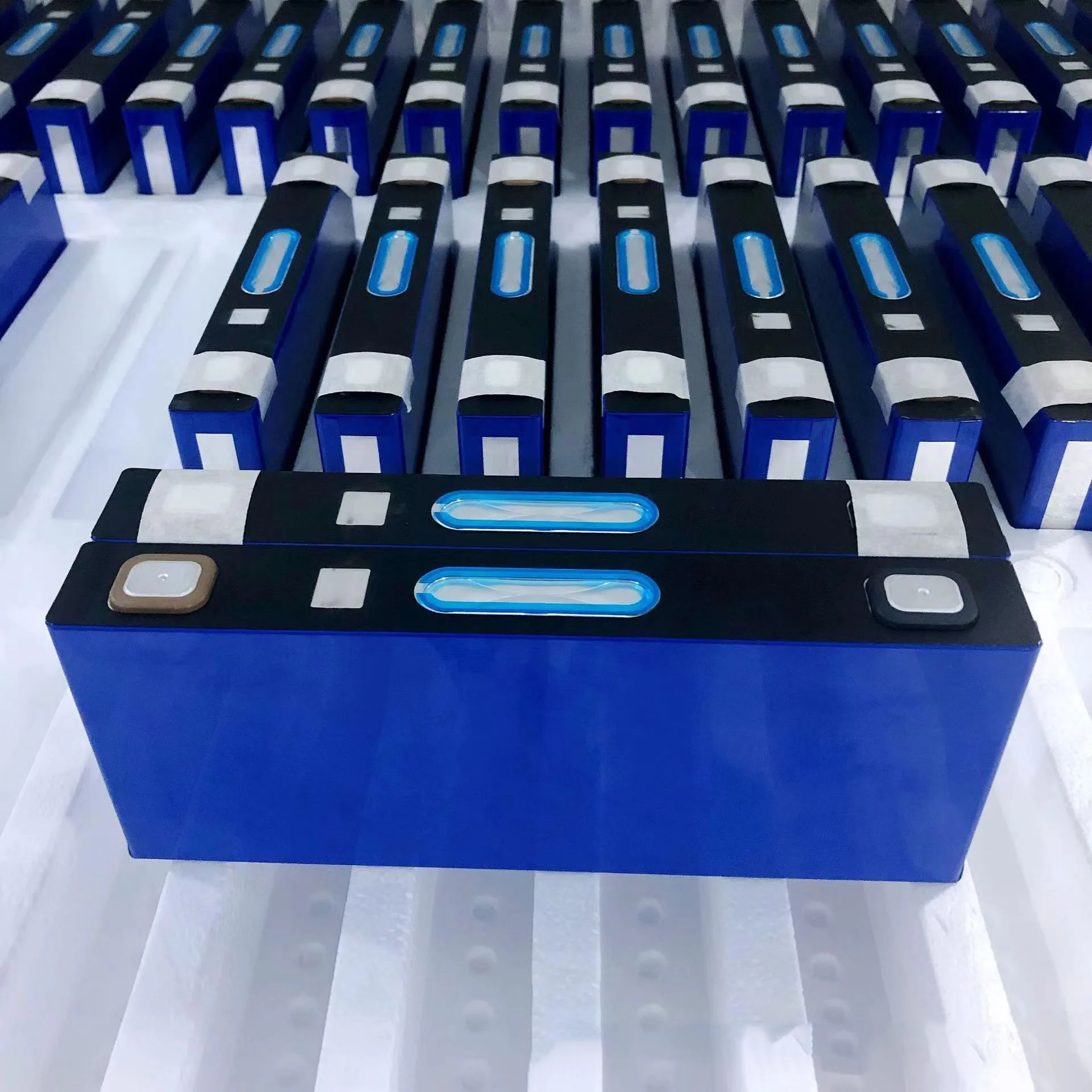 New Top Quality 3.2v 280Ah Lifepo4 Battery 340Ah Lifepo4 Lithium Iron Phosphate Battery for Communication Base Station
