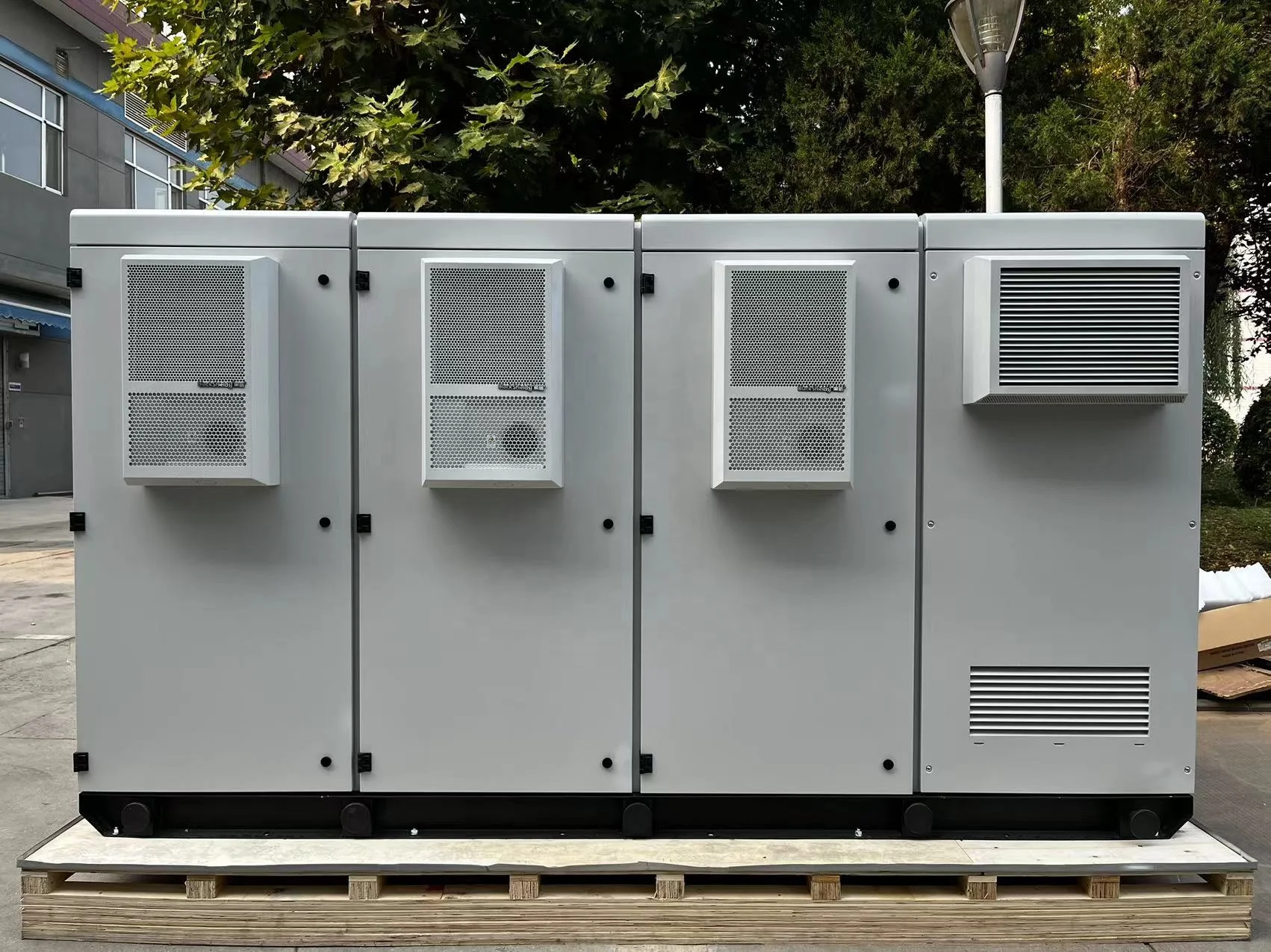 300kWh Battery Energy Storage System BESS with Small DG Generator Input & Solar Panels Access for Self Consumption in Farm