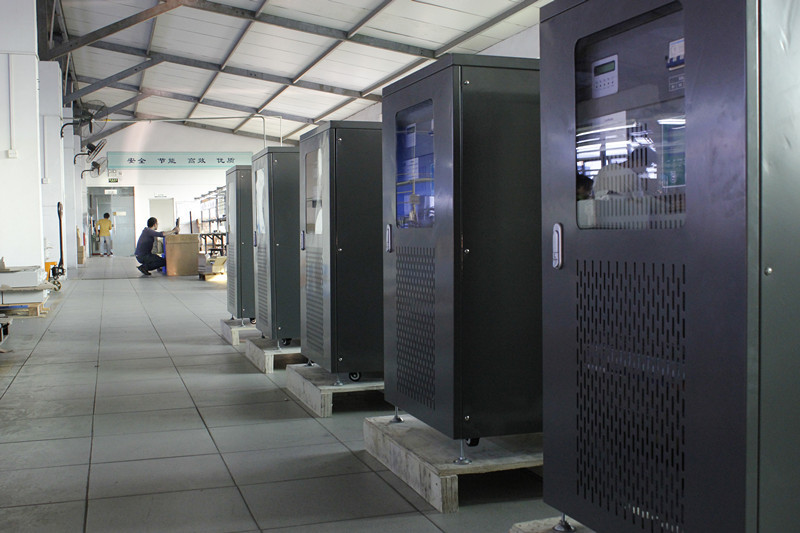 30KW 3 Phase 380VAC off Grid Hybrid Solar Inverter With Charger