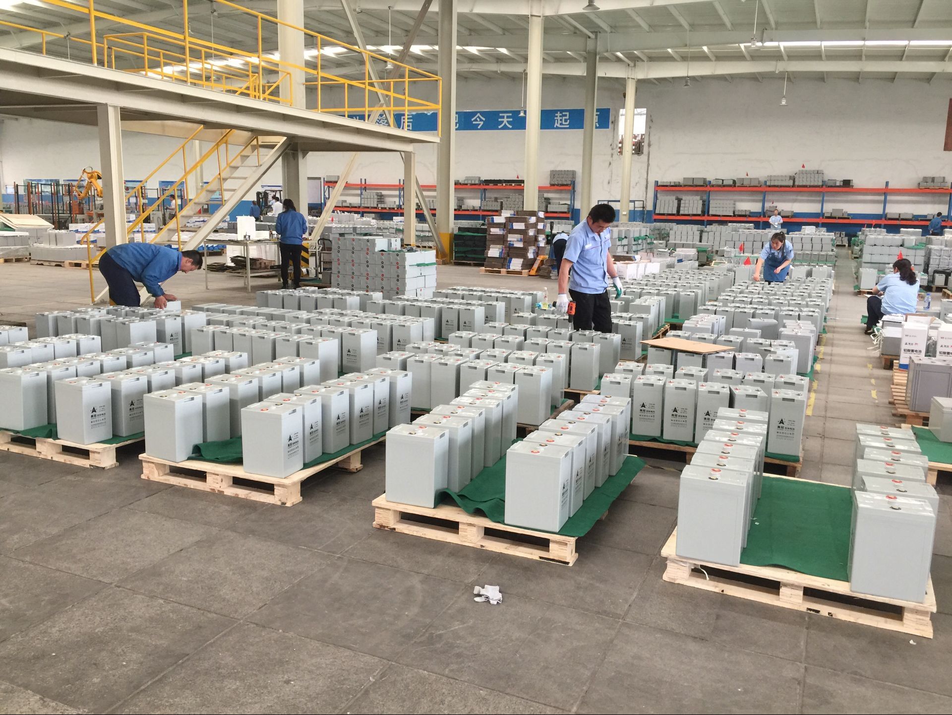 120AH 12v Gel Solar Battery Deep Cycle Sealed AGM for Off-Grid Solar Systems and UPS Applications