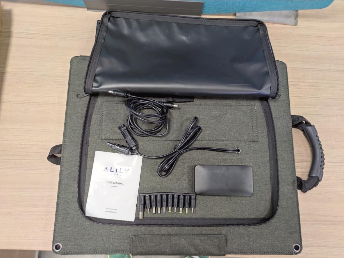Portable Solar Charger 120W High-Efficiency Outdoor Power Solution for Camping and Emergency Use